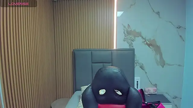 Isisleroy1 online show from 03-04-26, 02:19