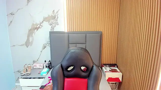 Isisleroy1 online show from 02-06-26, 02:40