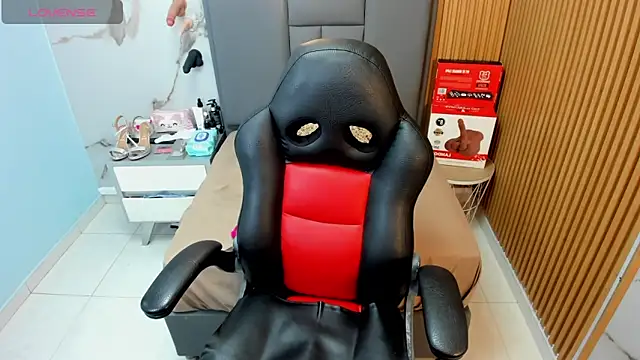 Isisleroy1 online show from 01-14-26, 02:37