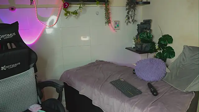 Lana Herondale online show from 04-06-26, 03:57