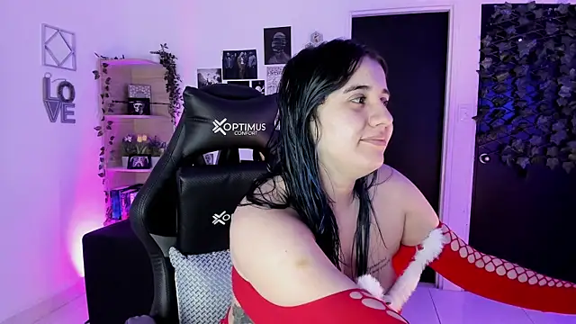 Snapshot of Lana_Herondale chatting on 12-22-25, 09:20 Lana Herondale online show from 12-22-25, 09:20