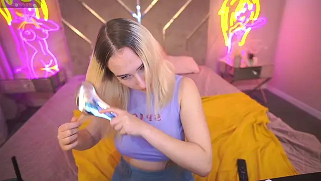 LilElfie online show from 11-07-25, 01:48