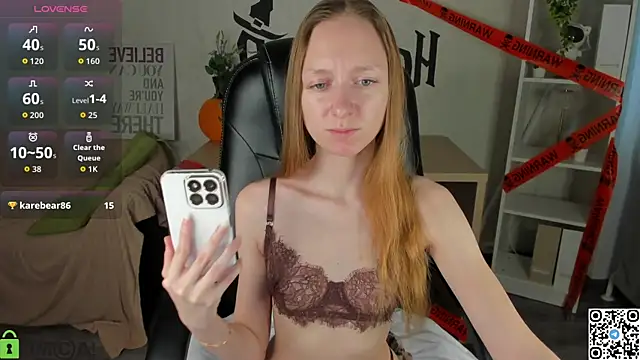 Mia E1fie online show from 10-31-25, 08:22