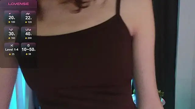 Snapshot of DebiHenks chatting on 11-19-25, 05:02 DebiHenks online show from 11-19-25, 05:02