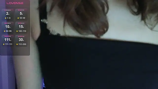 Snapshot of DebiHenks chatting on 11-25-25, 05:02 DebiHenks online show from 11-25-25, 05:02