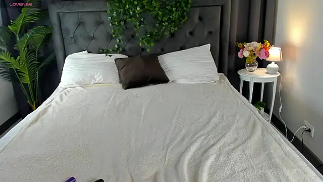 cute luucy online show from 12-17-25, 06:13