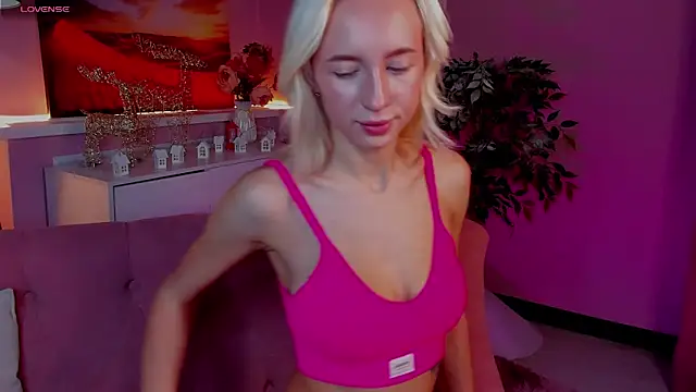 Snapshot of cute_luucy chatting on 02-06-26, 03:57 cute luucy online show from 02-06-26, 03:57
