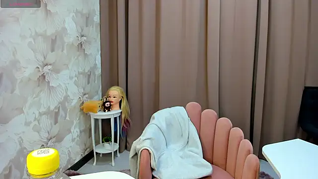 cute luucy online show from 10-24-25, 02:43