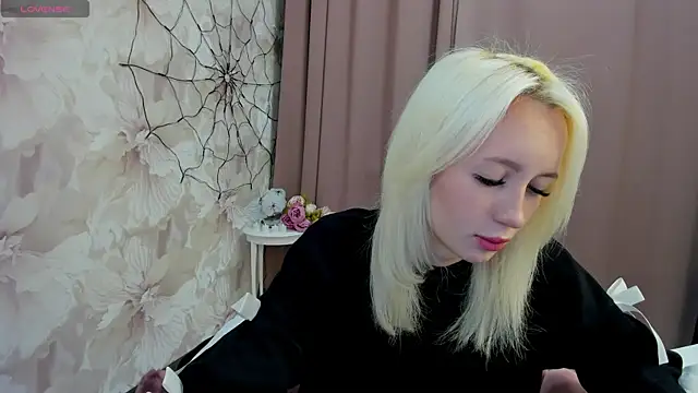 cute luucy online show from 11-05-25, 02:58