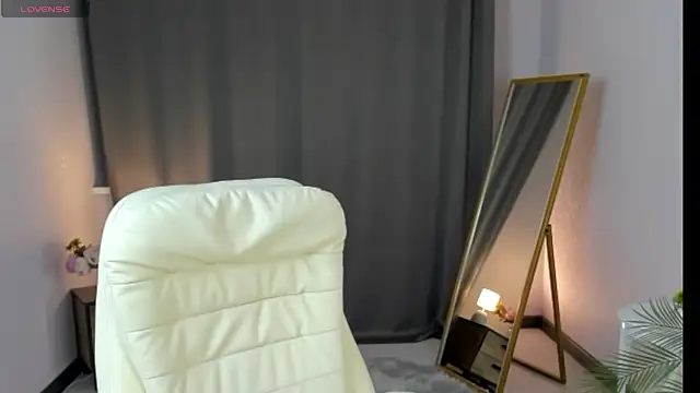 Snapshot of cute_luucy chatting on 03-19-26, 02:55 cute luucy online show from 03-19-26, 02:55