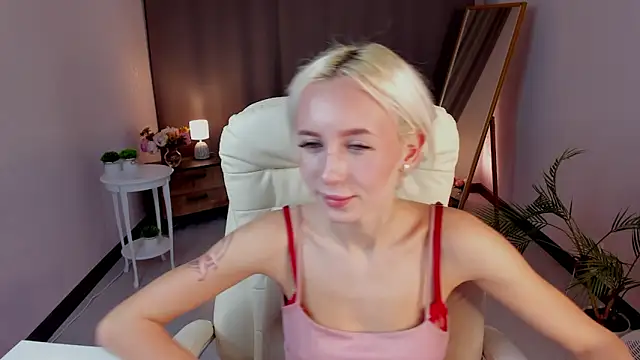 Snapshot of cute_luucy chatting on 03-17-26, 03:20 cute luucy online show from 03-17-26, 03:20