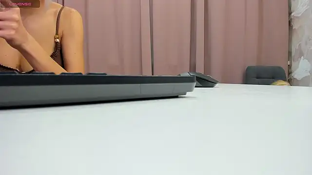 cute luucy online show from 10-29-25, 04:00