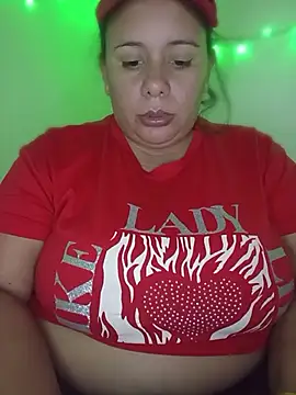 Snapshot of luzdanna chatting on 07-12-26, 06:53 luzdanna online show from 07-12-26, 06:53