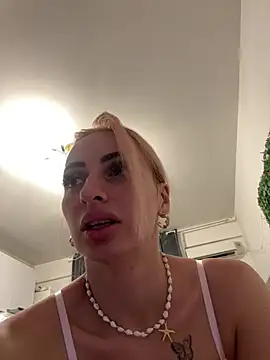 Snapshot of AuraPure chatting on 08-06-26, 04:18 AuraPure online show from 08-06-26, 04:18