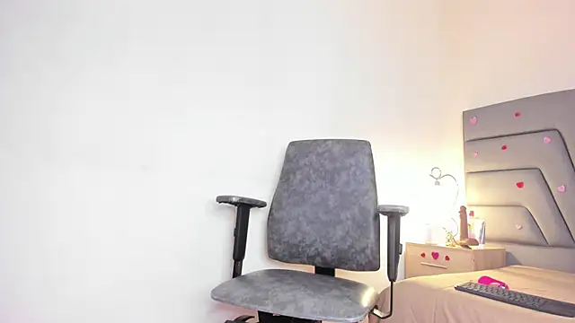 Snapshot of Maia_520 chatting on 02-11-26, 05:02 Maia 520 online show from 02-11-26, 05:02