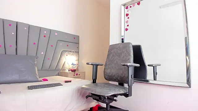 Snapshot of Maia_520 chatting on 02-26-26, 05:02 Maia 520 online show from 02-26-26, 05:02