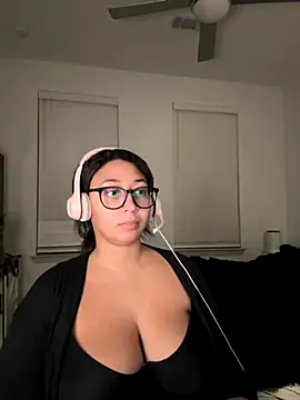 Snapshot of minhaa_gamer chatting on 09-30-25, 01:33 minhaa gamer online show from 09-30-25, 01:33