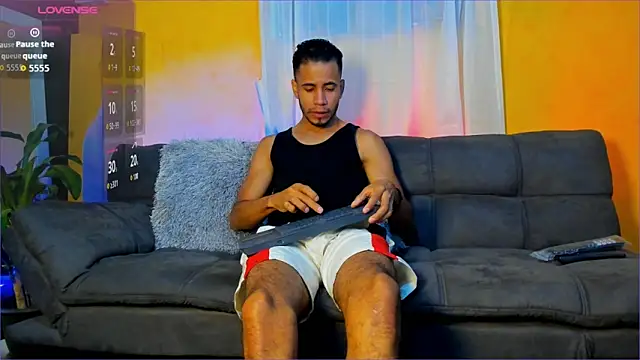 Snapshot of Alex_bigcock11_ chatting on 09-19-25, 11:58 Alex bigcock11 online show from 09-19-25, 11:58