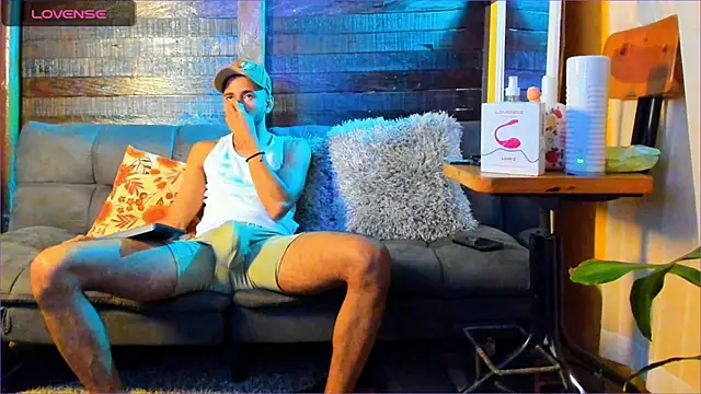 Snapshot of Alex_bigcock11_ chatting on 09-21-25, 06:24 Alex bigcock11 online show from 09-21-25, 06:24