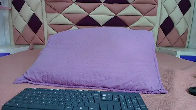 valecastro  online show from 10-06-25, 07:25