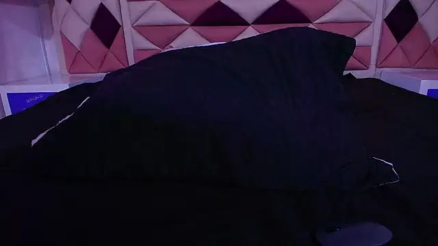 valecastro  online show from 09-25-25, 07:20