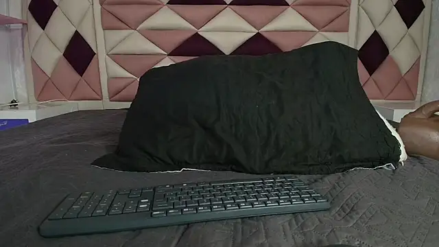 valecastro  online show from 09-15-25, 07:14