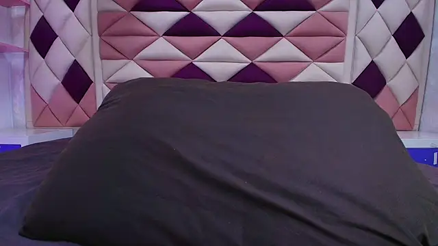 valecastro  online show from 10-08-25, 07:14