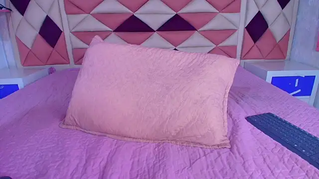 valecastro  online show from 09-13-25, 07:25