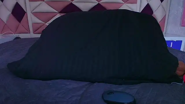 valecastro  online show from 09-14-25, 07:14