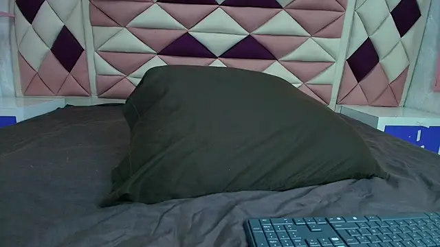 valecastro  online show from 10-11-25, 07:15