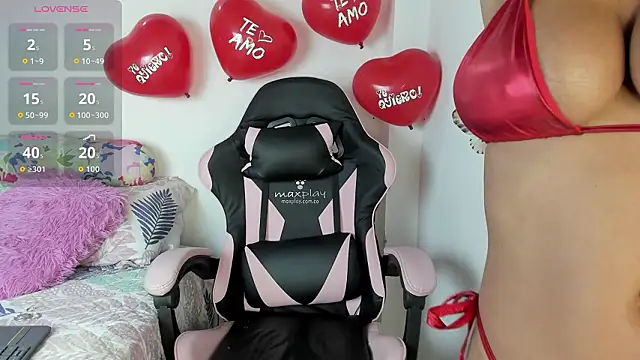 Snapshot of mari-ross chatting on 02-14-26, 02:12 mari-ross online show from 02-14-26, 02:12