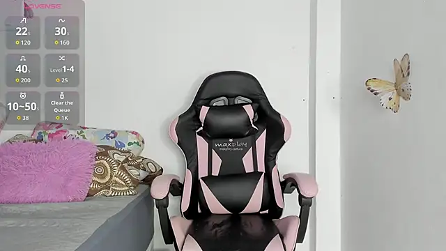 Snapshot of mari-ross chatting on 02-19-26, 02:19 mari-ross online show from 02-19-26, 02:19