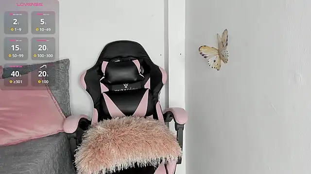 Snapshot of mari-ross chatting on 03-13-26, 02:05 mari-ross online show from 03-13-26, 02:05