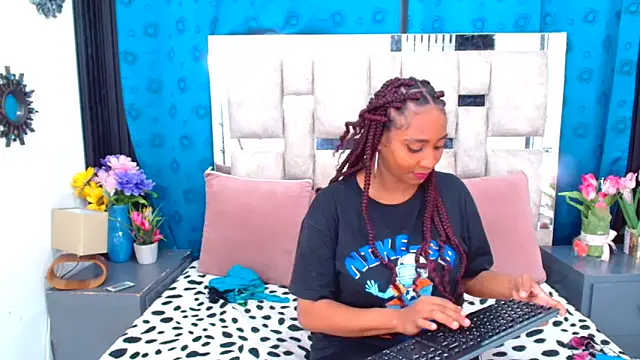 AmbarSmit online show from 09-29-25, 01:12