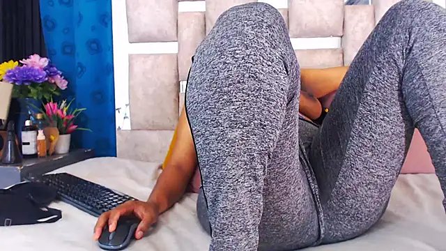 AmbarSmit online show from 02-13-26, 02:55