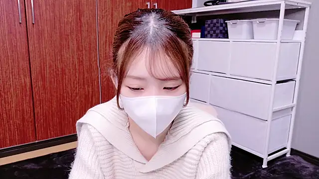 Snapshot of Ema_o0_chan chatting on 10-31-25, 11:18 Ema o0 chan online show from 10-31-25, 11:18