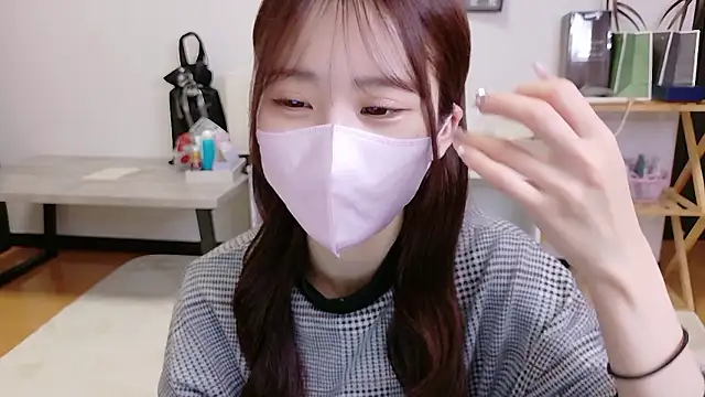 Snapshot of Ema_o0_chan chatting on 11-11-25, 05:35 Ema o0 chan online show from 11-11-25, 05:35