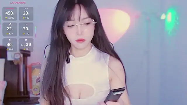 XiaoNana  online show from 12-15-25, 01:33