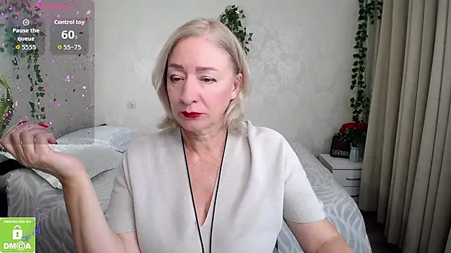 hunters woman online show from 10-19-25, 12:08