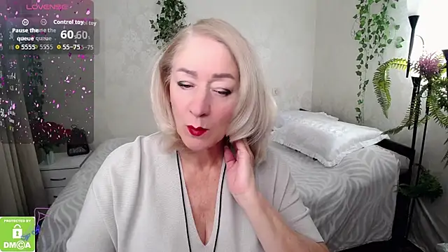 hunters woman online show from 09-30-25, 03:40