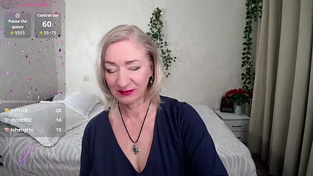 hunters woman online show from 11-28-25, 02:23