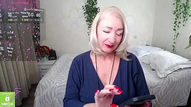 hunters woman online show from 10-07-25, 01:56