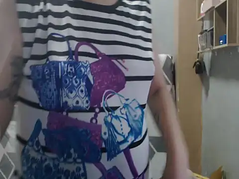 Snapshot of Rose_slut_squirt chatting on 05-04-26, 02:37 Rose slut squirt online show from 05-04-26, 02:37