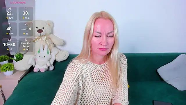 KiraSun online show from 11-17-25, 12:09