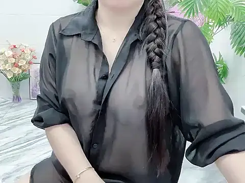 Snapshot of Lyly-2k5 chatting on 01-19-26, 01:37 Lyly-2k5 online show from 01-19-26, 01:37