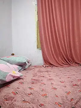 Snapshot of rahsa chatting on 10-25-25, 10:21 rahsa online show from 10-25-25, 10:21