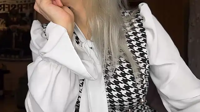 CristalBi online show from 03-08-26, 05:27