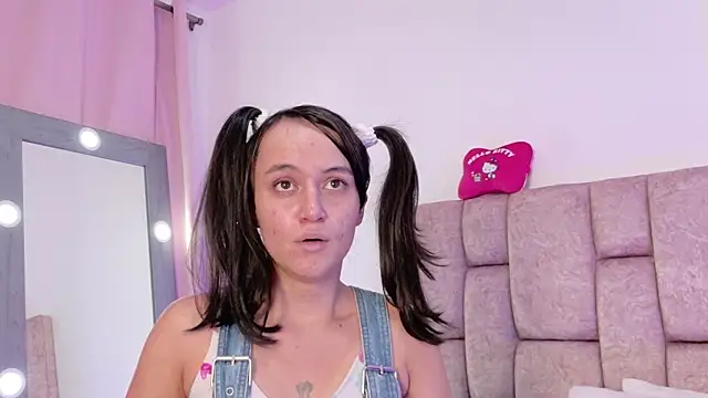 LolaYun online show from 11-16-25, 05:28