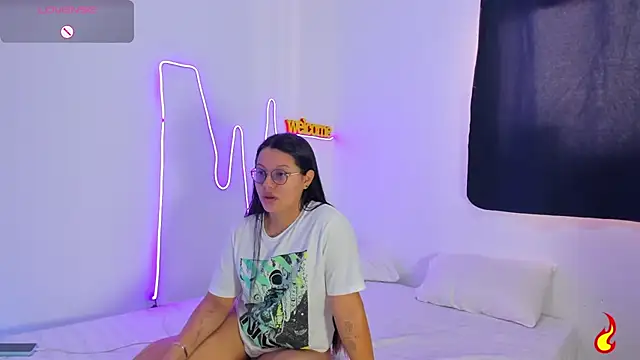 Dilan and Mia online show from 06-11-26, 05:10