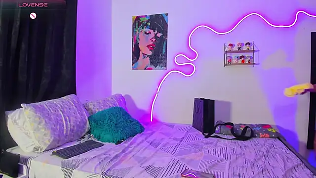 Dilan and Mia online show from 11-26-25, 04:34